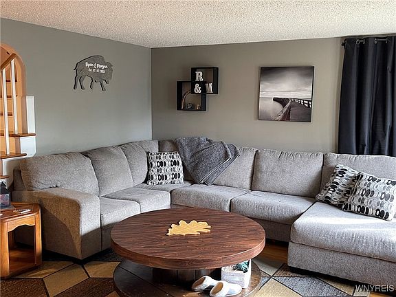 3rd image of 41 Rochelle Park