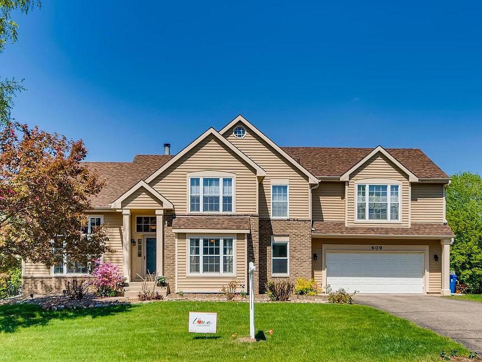 1st image of 609 Hampshire Dr