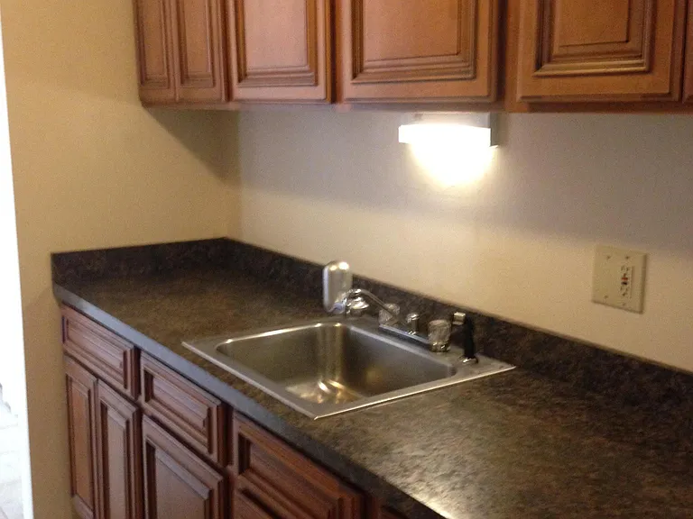 1015 Whalley Ave — Photo 5