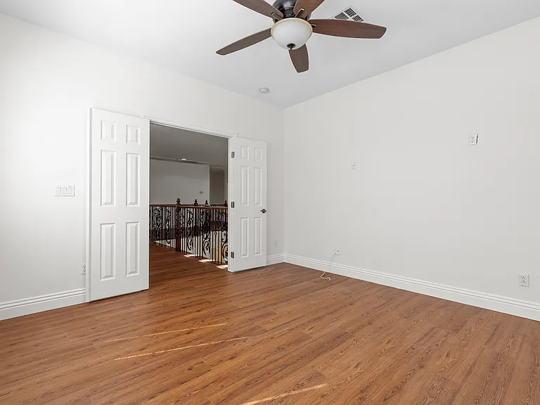 2733 Kildrummie St — Photo 33