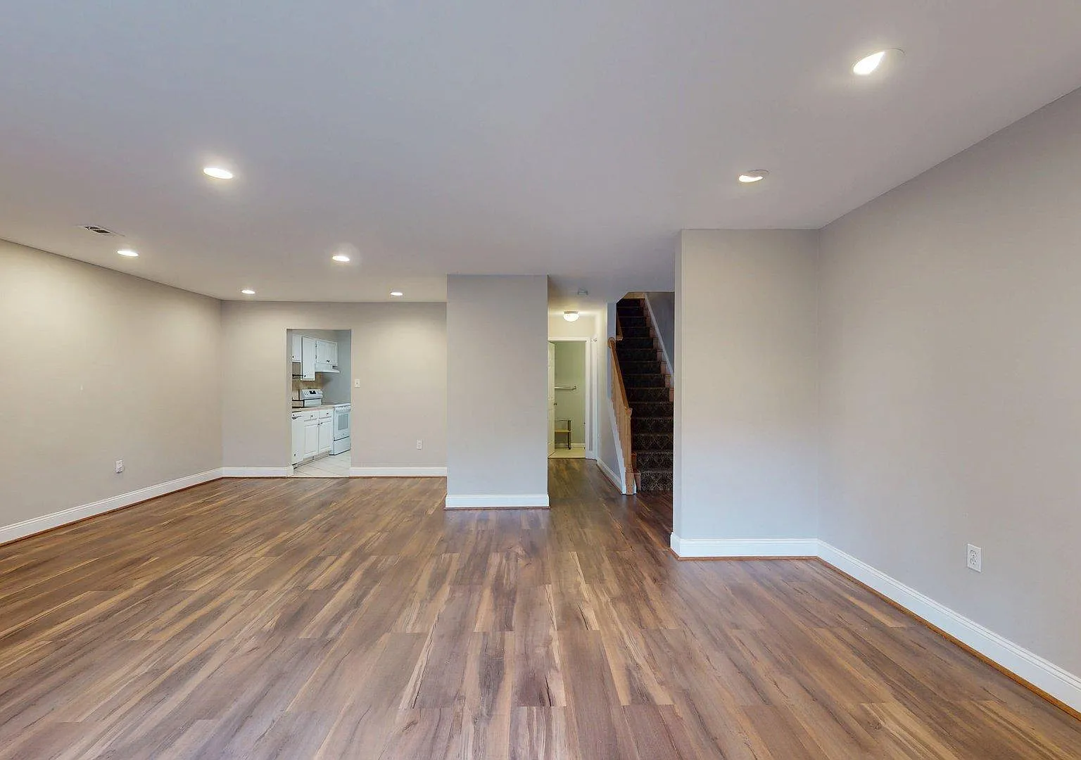 Westhampton Mews — Photo 4