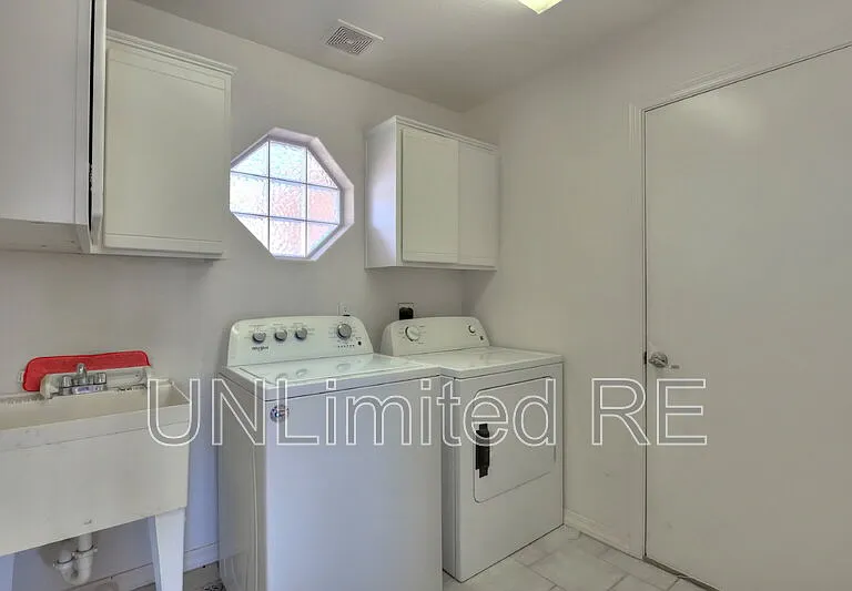 304 Acoma Blvd S — Photo 85