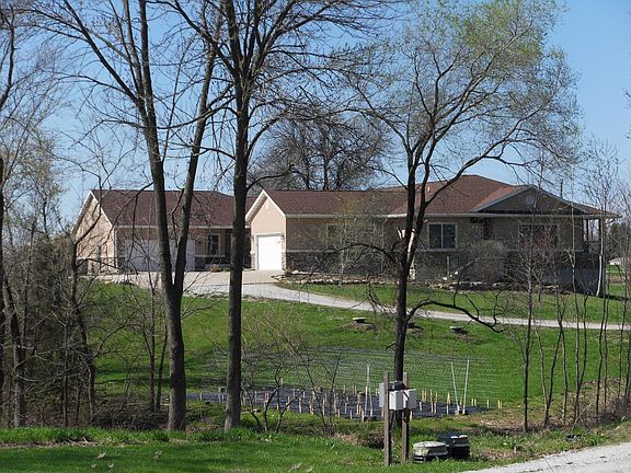 3rd image of 410 Villas Pkwy