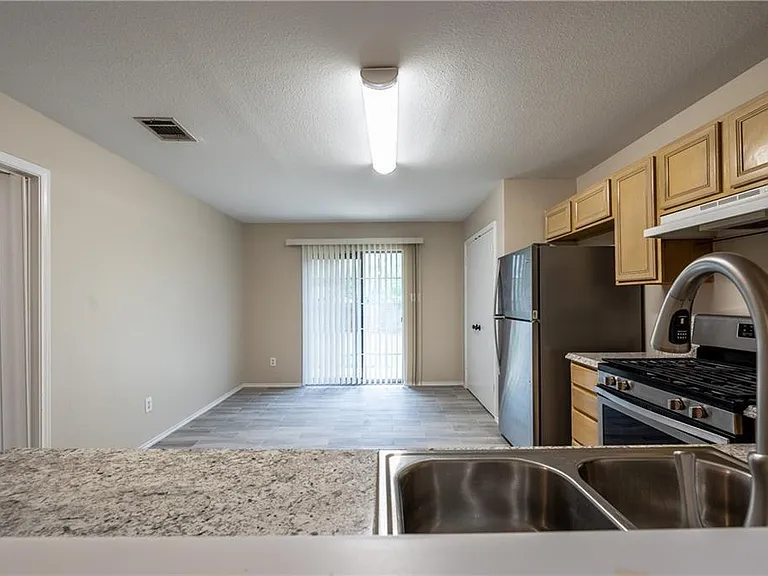 1607 Greening Way — Photo 11