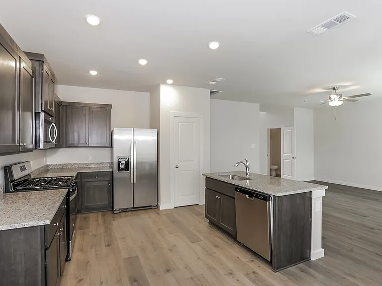 201 Julian Davis Dr — Photo 7