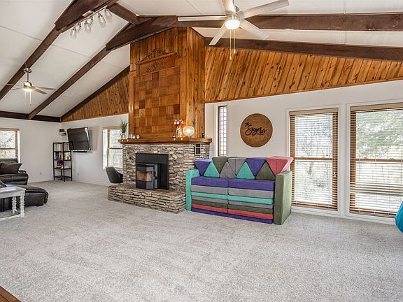 3rd image of 231 Hickory St