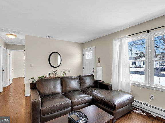 4th image of 463 Ensign Rd