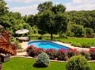 8737 Crest Ln, Lowell, AR 72762