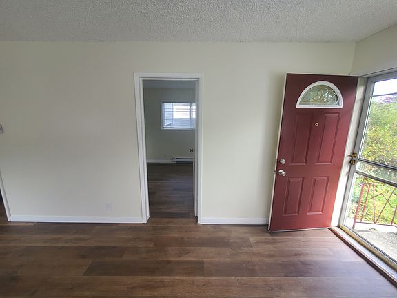 4th image of 2226 Lombard Ave