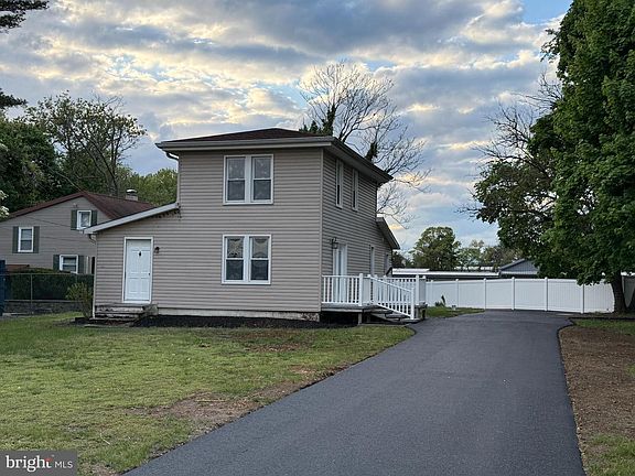 3rd image of 314 E Arbor Ave