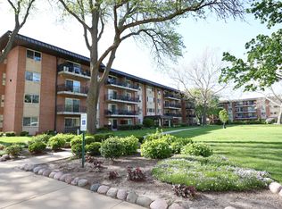 2230 S Goebbert Rd APT 139, Arlington Heights, IL 60005