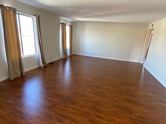 5th image of 215 N Mariposa Ave #303