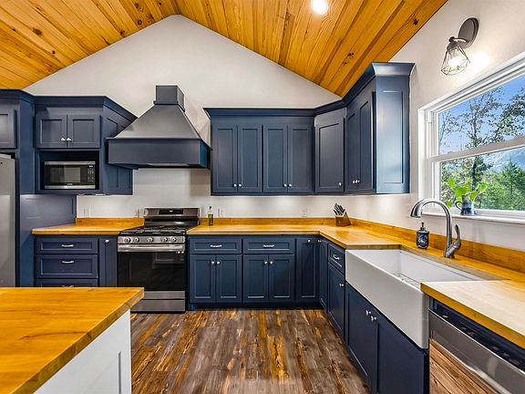 3rd image of 152 Wildflower Rd