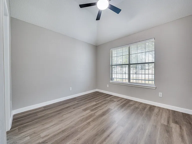 2238 Arroyo Ave — Photo 12