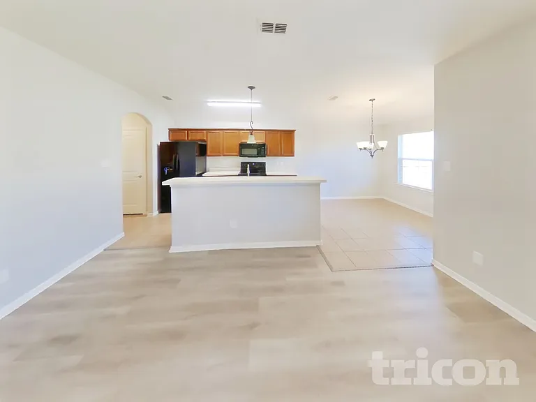 1224 Camden Yard Dr — Photo 2