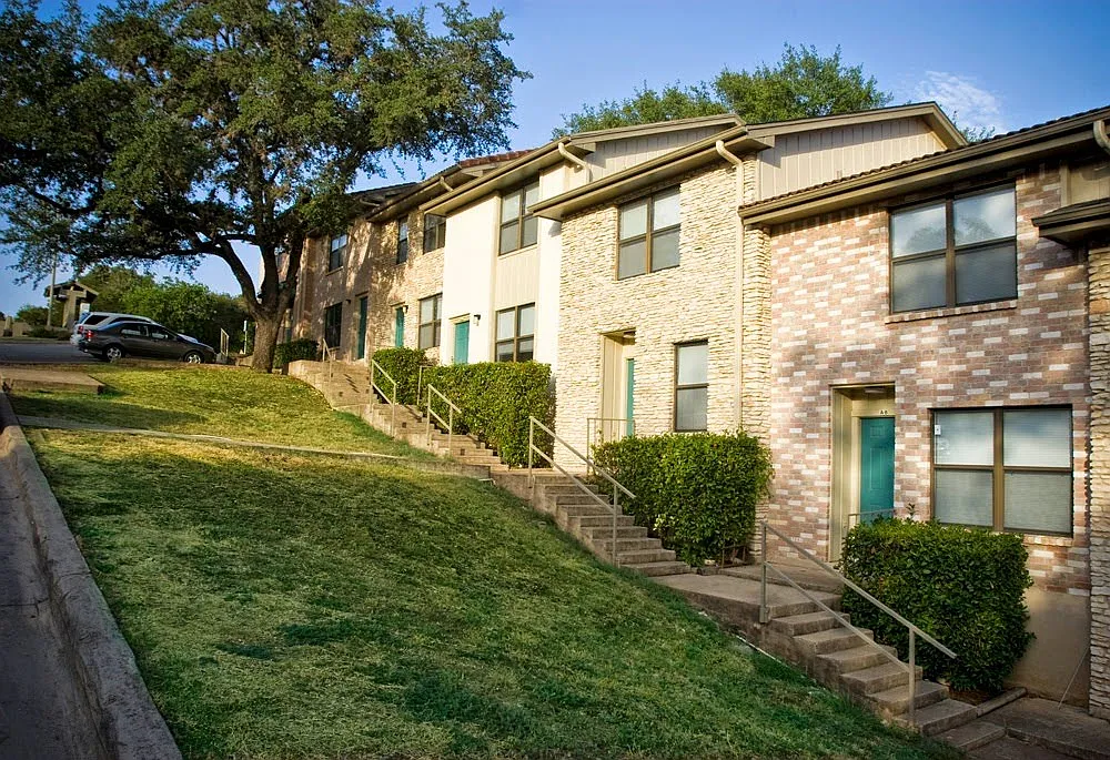 Windmill Townhomes — Photo 3