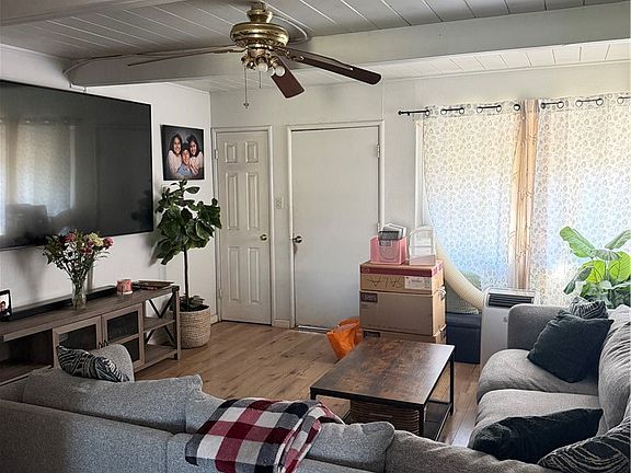 3rd image of 601 Holly Ave