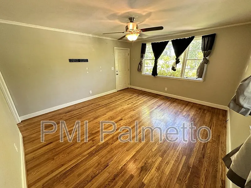 2 bed, 1.0 bath, 900 sqft, $1,250 — Photo 2