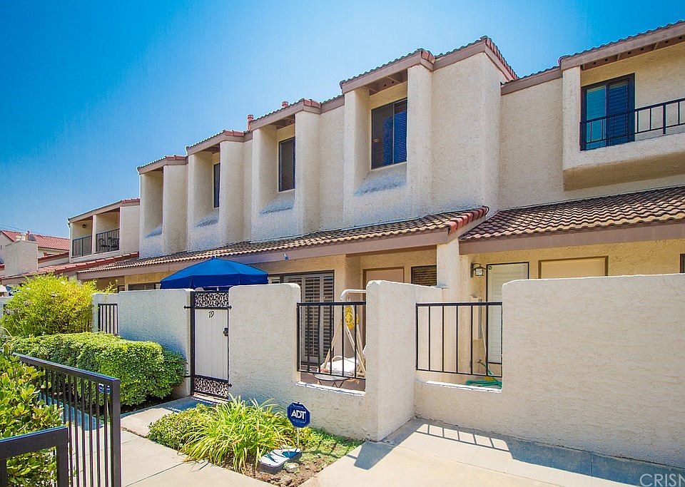 1st image of 18120 Oxnard St Unit 79
