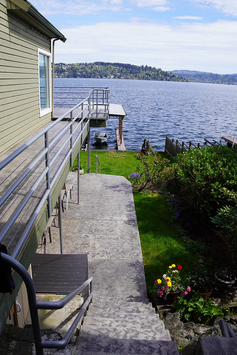 Private entrance with patio seating and access to upper-level. - 9750 Rainier Ave S