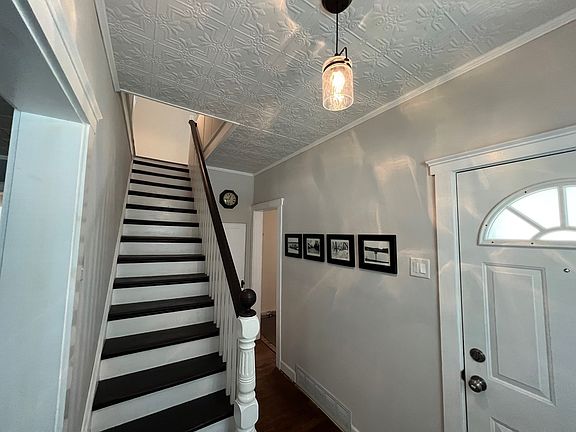 3rd image of 1701 N Baker St