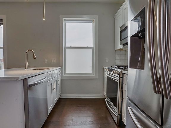 5th image of 1901 Summit Ave Unit 207