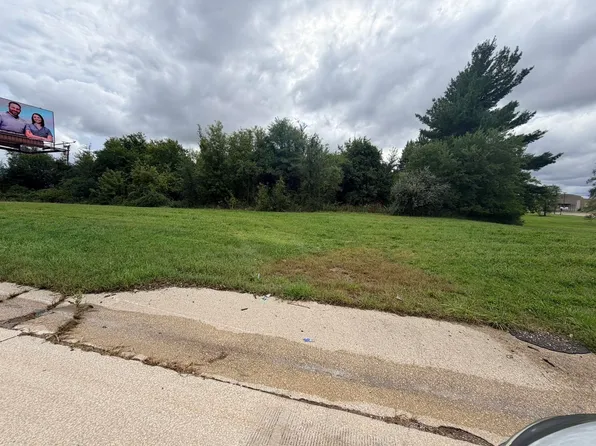 8539 E State St, Rockford, IL 61108