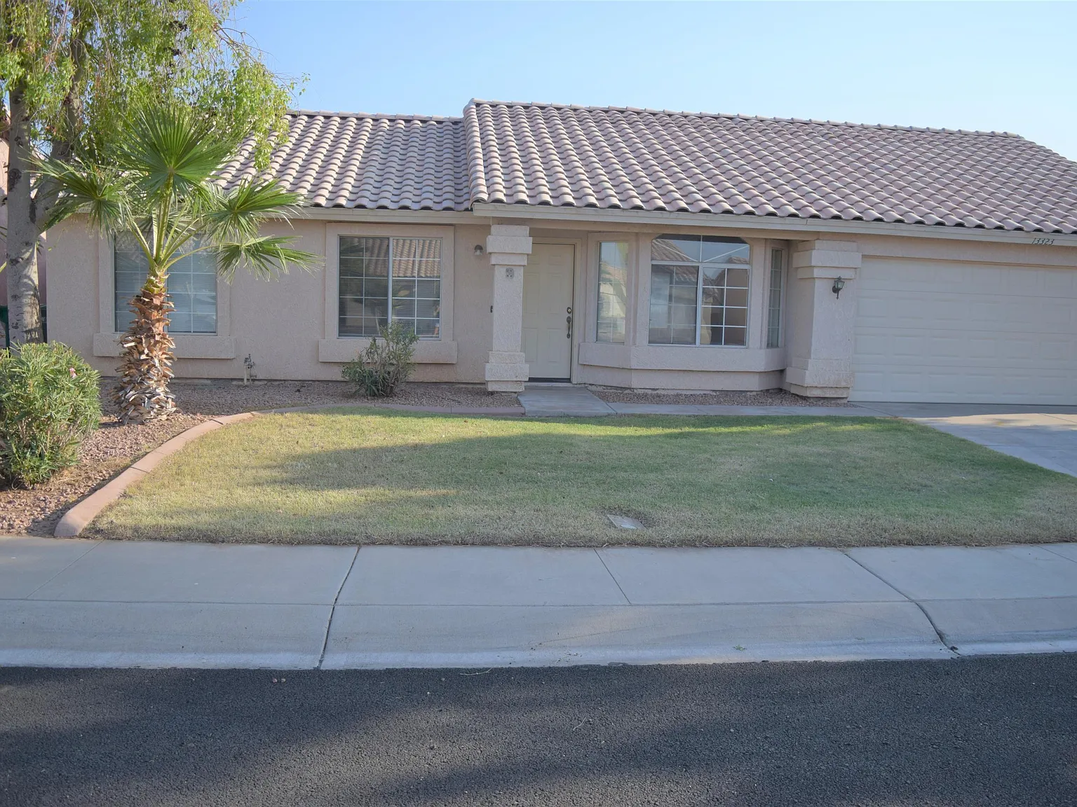 3 bed, 2.0 bath, 1396 sqft, $2,025 — Photo 2