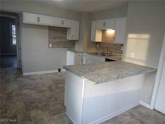3rd image of 778 E Archwood Ave