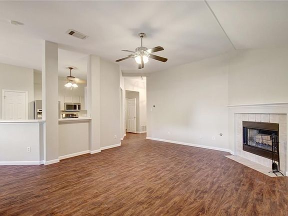 4th image of 7509 Spivey Dr