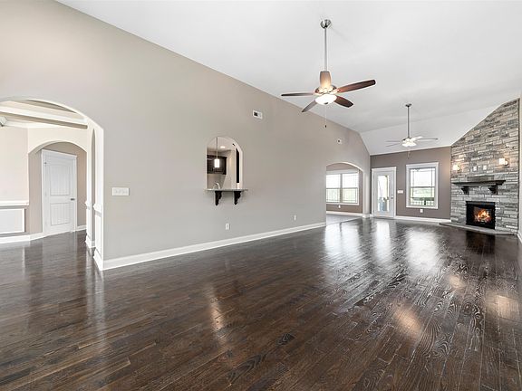 5th image of 41 Bluff At Bradbury