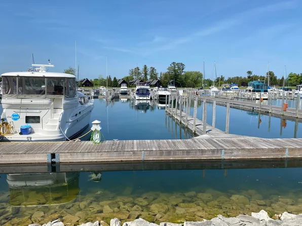 27 Boat Club Dr, Cheboygan, MI 49721