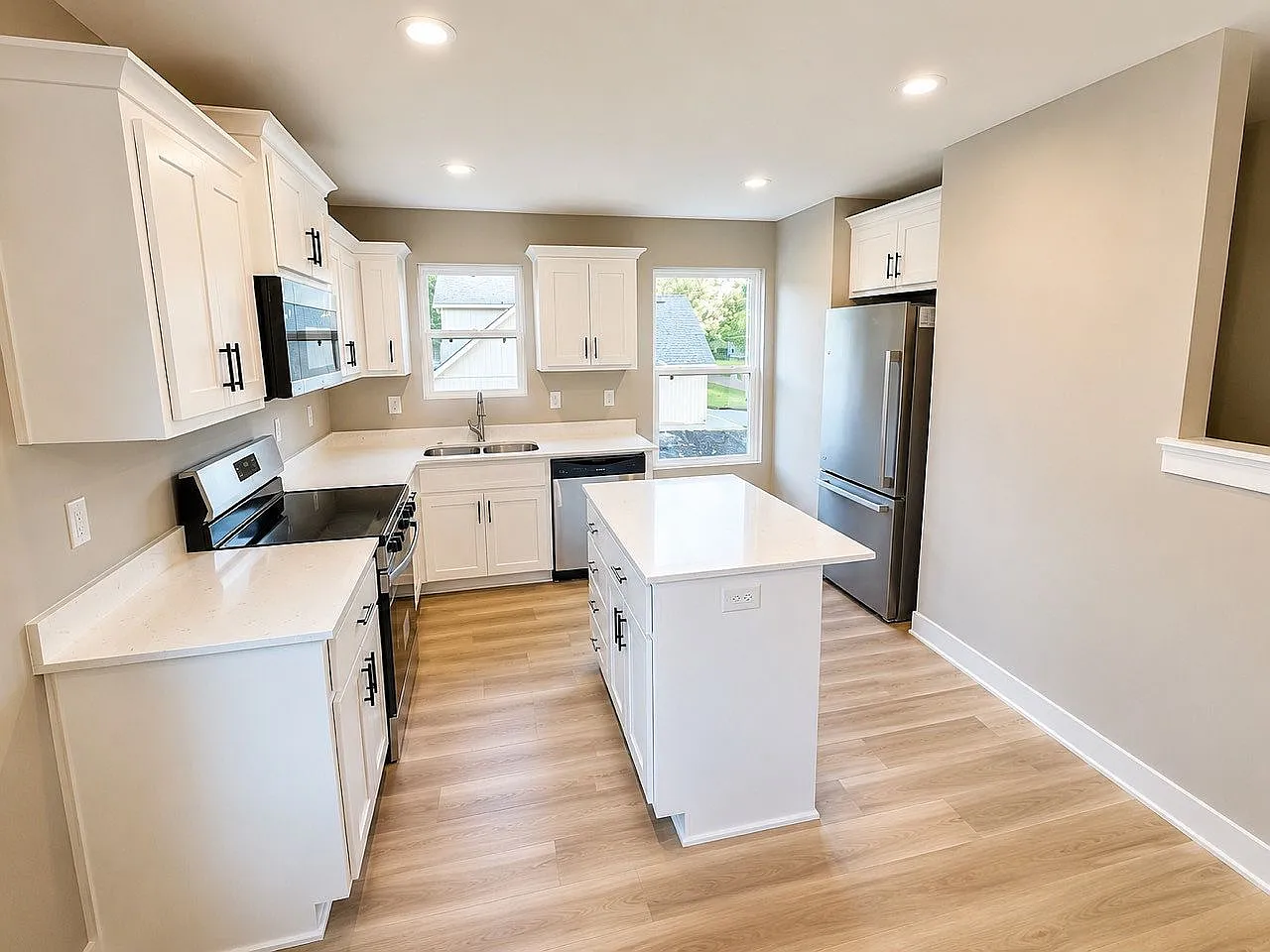 3 bed, 1465 sqft, $2,395 — Photo 4
