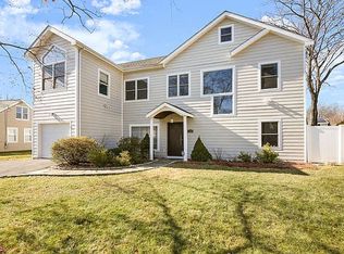 32 Saddle Rd, Norwalk, CT 06851