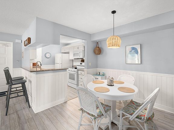 5th image of 2500 SE Anchorage Cove #D-2