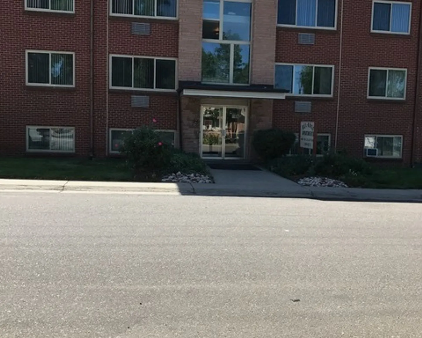 Belrose Apartments - Highly Desired Location!! — Photo 2