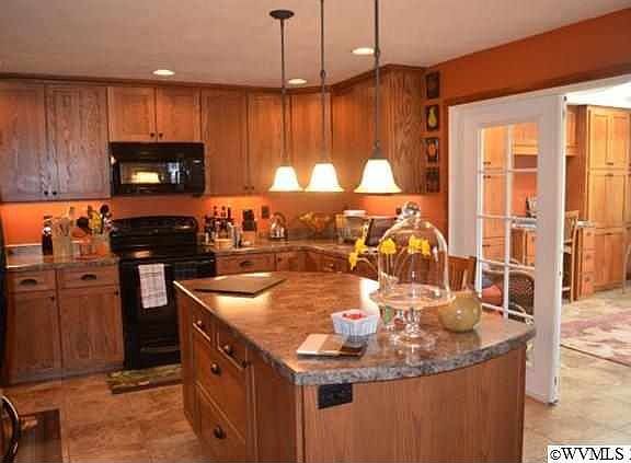 3rd image of 4865 Ravenwood Ct NE