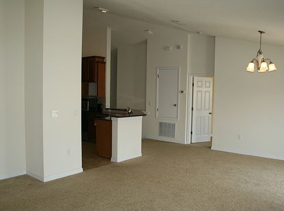 4th image of 556 52nd Ave N
