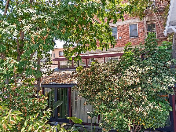 2nd image of 1052 Manzanita St