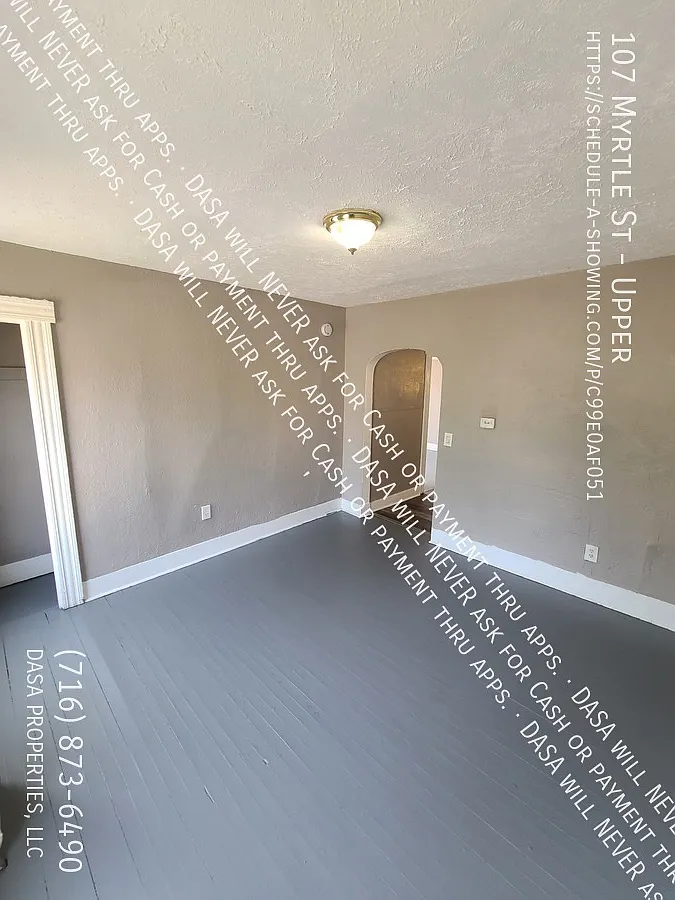 107 Myrtle Upper - 2 Bed / 1 Bath — Photo 3