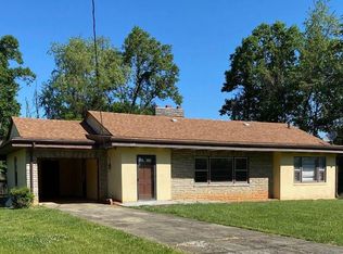1110 Roundabout Rd, Martinsville, VA 24112