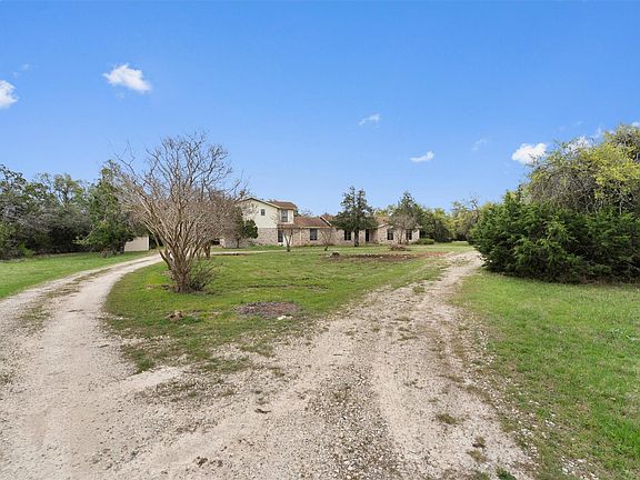 2nd image of 422 Patricia Rd