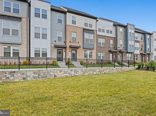 2172 Glacier Rd, Herndon, VA 20170