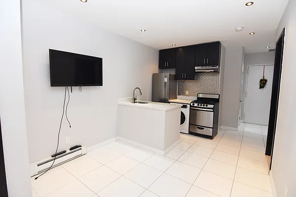 Rented by Bohemia Realty Group | media 29