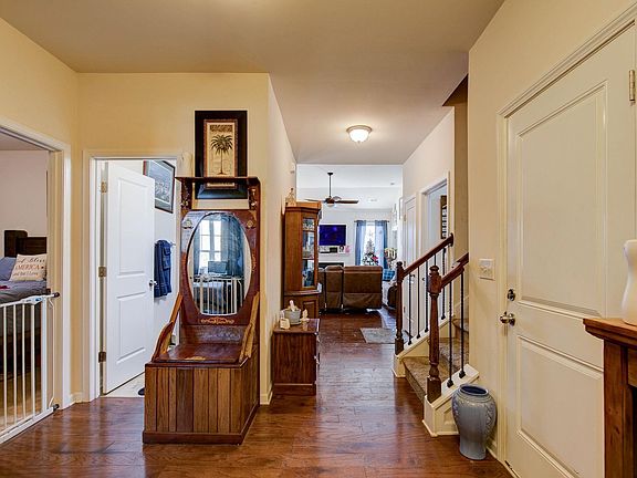 3rd image of 709 Spring Cress Dr