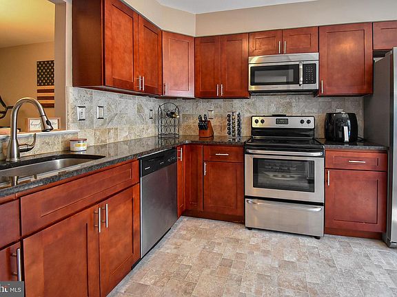 5th image of 331 Jenville Ct