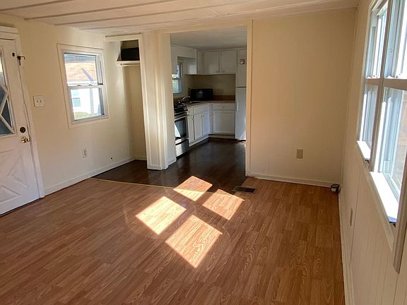 4th image of 27 Doughty Dr