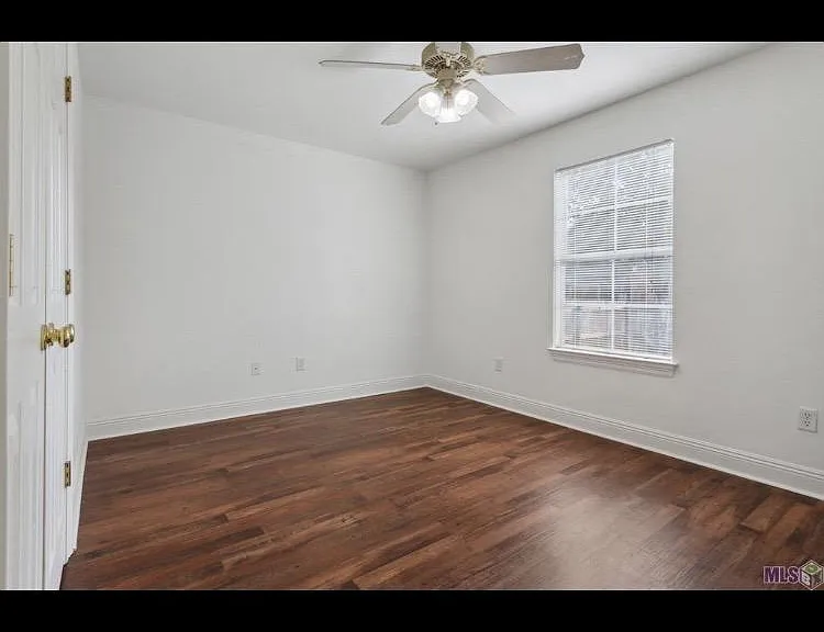 327 Greenhaven Dr — Photo 6