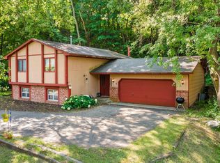 2805 Brookview Dr, Burnsville, MN 55337