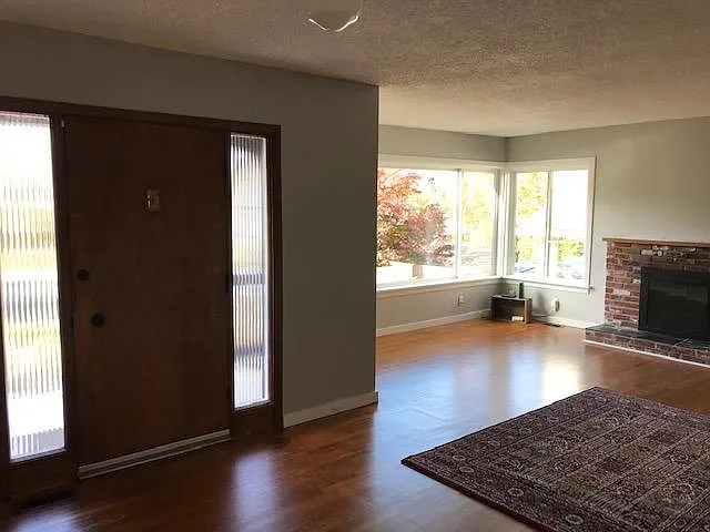 3 bed, 1300 sqft, $2,650 — Photo 4
